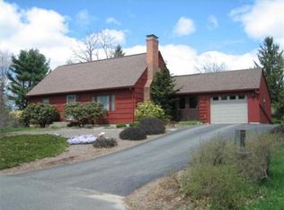 40 Applewood Ln, Amherst, MA 01002