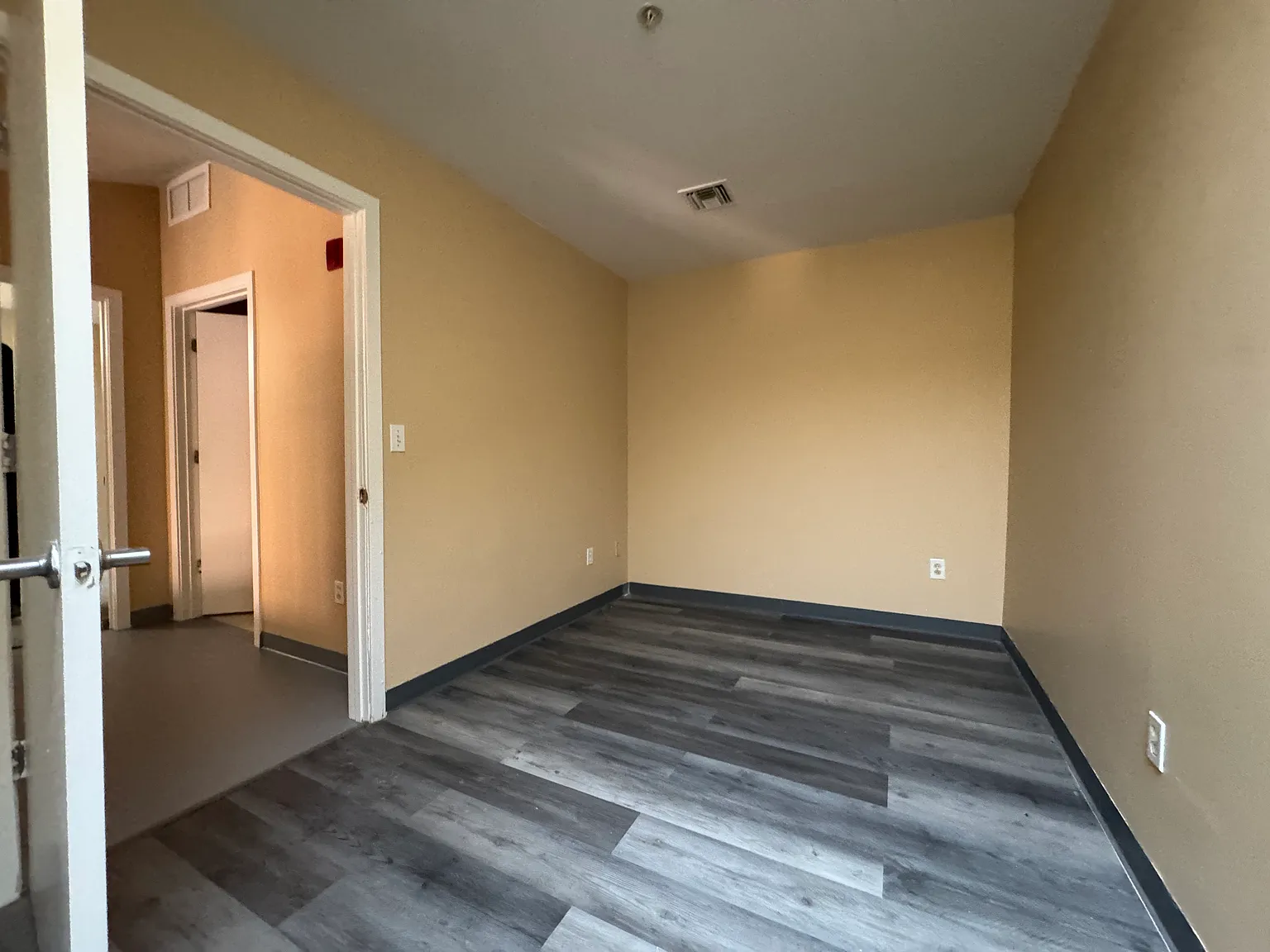 2 bed, 1200 sqft, $1,745 — Photo 4