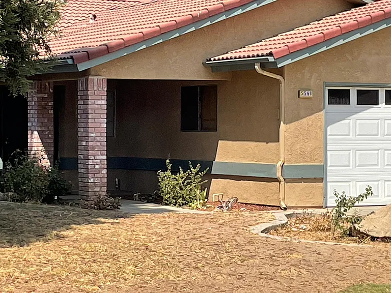 5568 W Calimyrna Ave — Photo 1