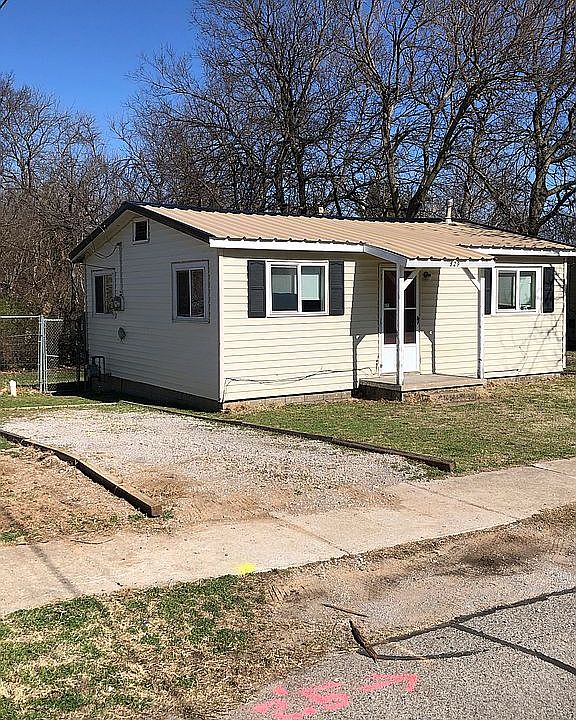 1st image of 529 S Ponca Ave