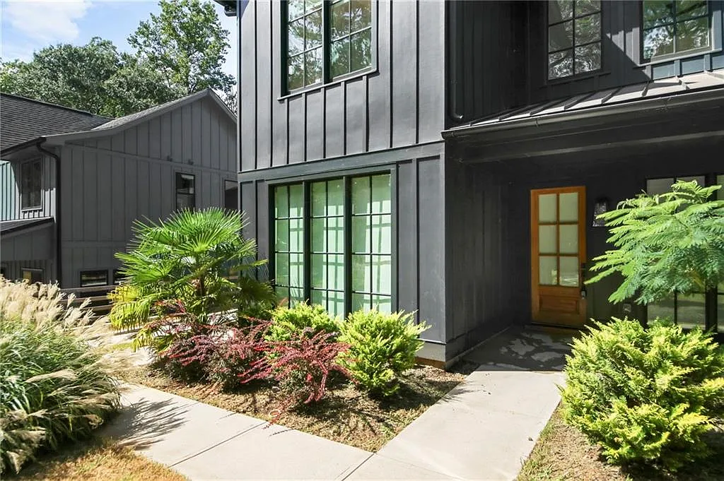 3 bed, 3.0 bath, 2098 sqft, $3,200 — Photo 3
