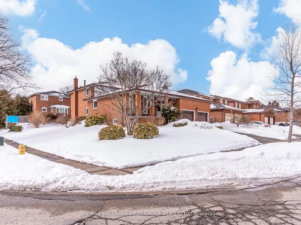 520 McLeod Cres, Pickering, ON L1W 3M5
