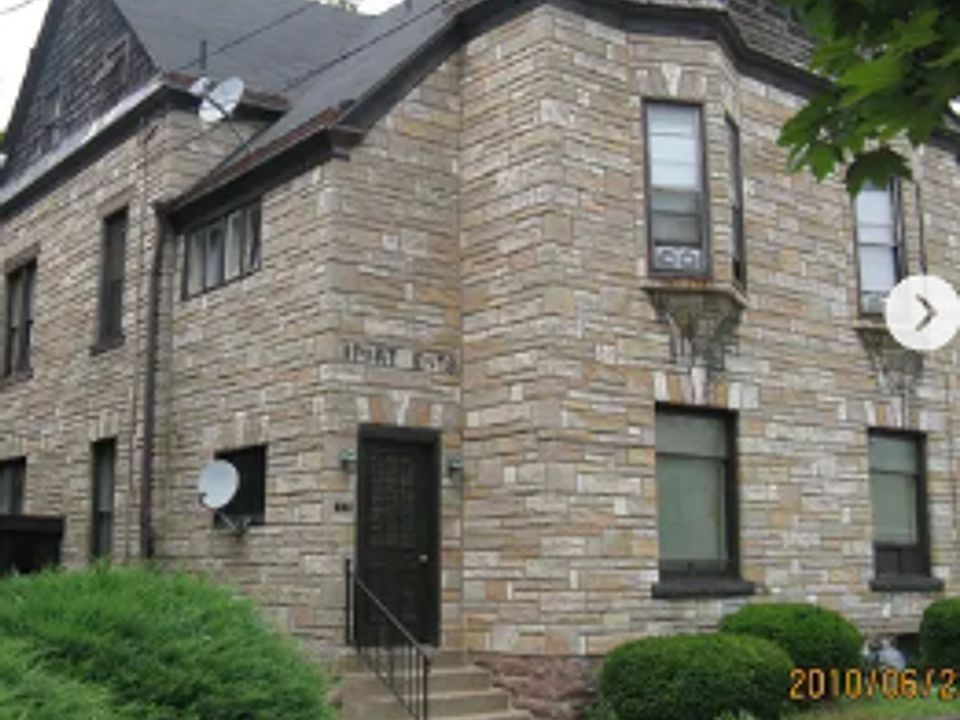 1st image of 452-454 W 9th St #208
