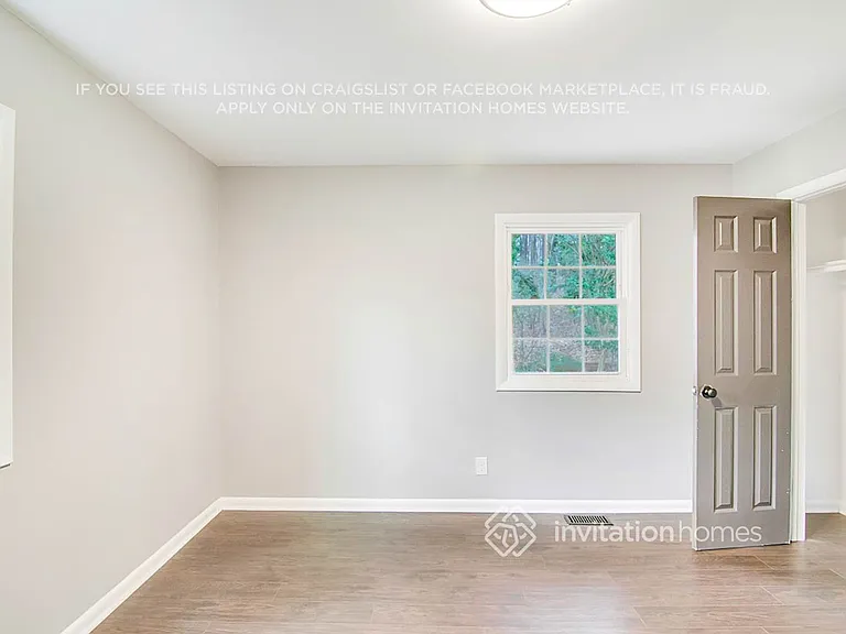 1100 Chatham Ln — Photo 17