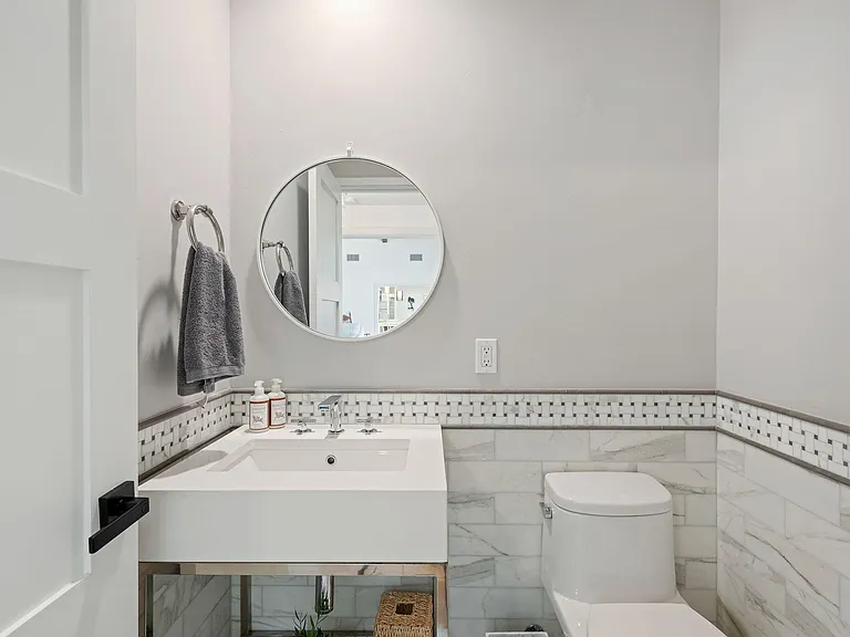 1690 E Valley Rd — Photo 18