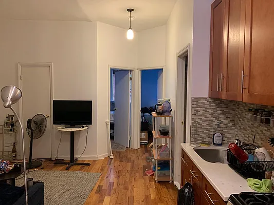 Rented by Premier Metro Realty Corp | media 20