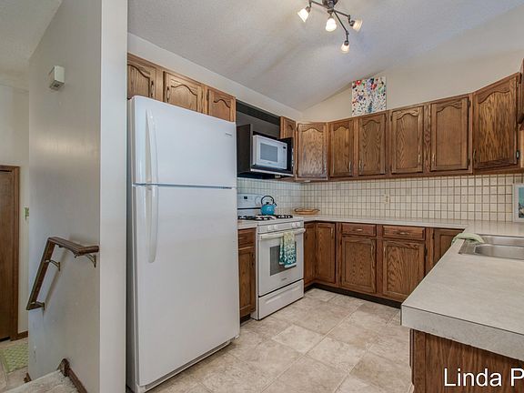 5th image of 145 Laurelwood Ct SW
