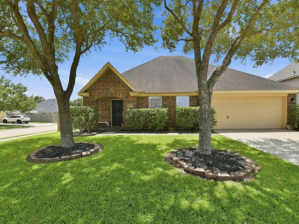 1st image of 2002 Water Oak Dr