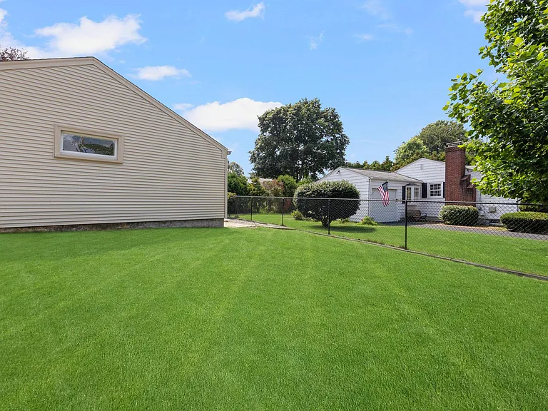 96 Redwood Dr — Photo 35