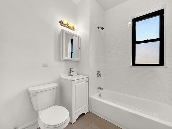 3rd image of 2638-50 N Milwaukee Ave #26422