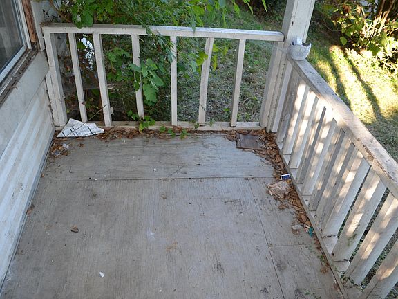 3rd image of 1607 Hoitt Ave