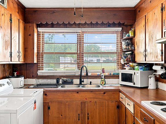 5th image of 108 W Tunstall St