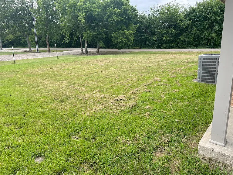 601 FM 272 — Photo 13