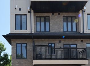 734 Front Royal St #13, Mississauga, ON L4Y0G6
