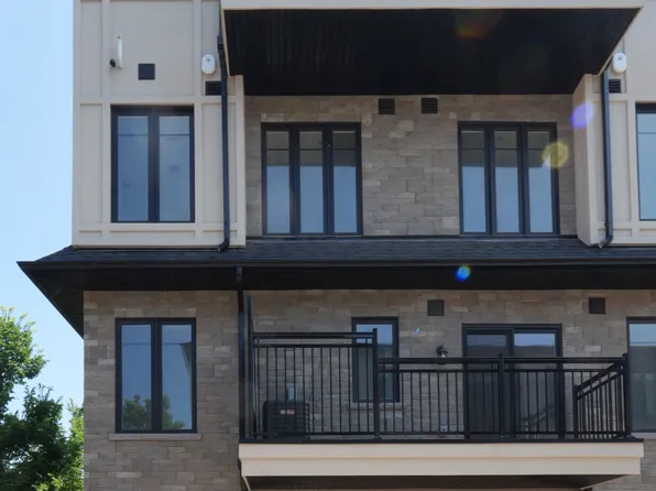 734 Front Royal St #13, Mississauga, ON L4Y 0G6