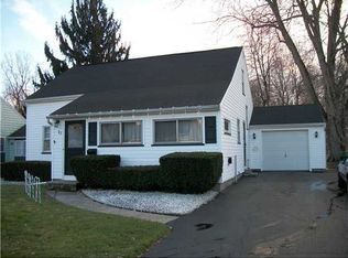 71 Rosecroft Dr, Rochester, NY 14616