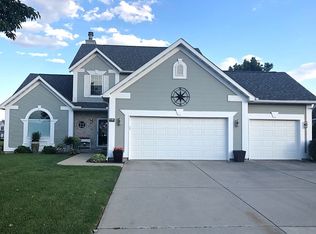 19 Cygnet Xing, Bloomington, IL