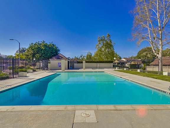 5th image of 2120 Woodglen Pl