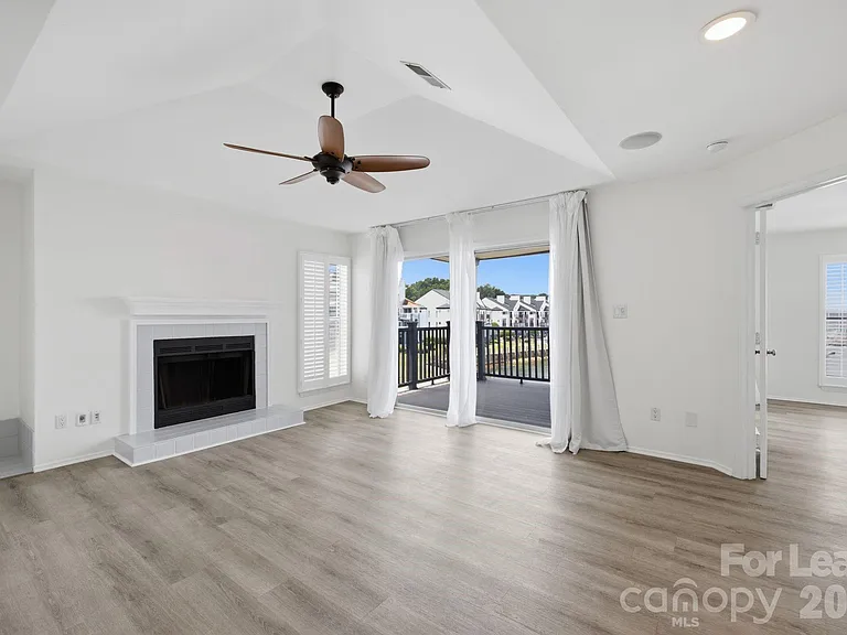 18883 Vineyard Point Ln — Photo 2