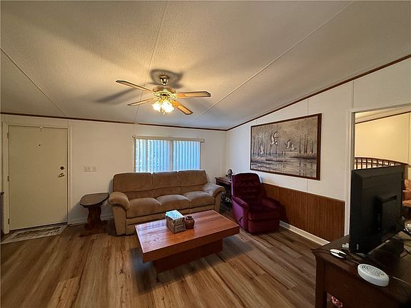 4th image of 1106 Gary Rd