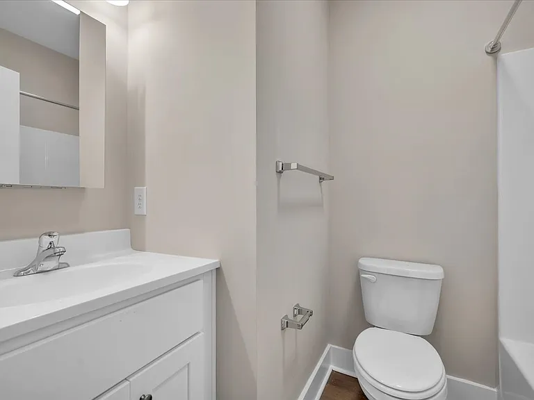 195 Romney St — Photo 18