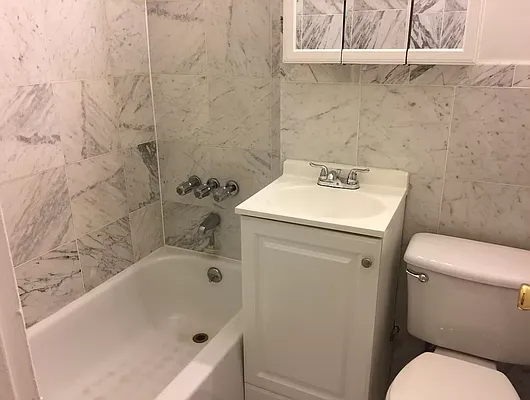 Rented by HOLTON REAL ESTATE INC. | media 21