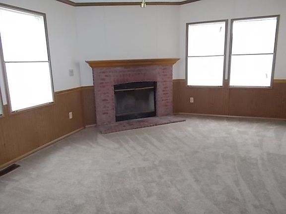 4th image of 3251 Susan Cir N