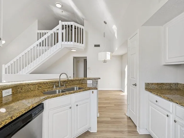 13700 Richmond Park Dr N #12071207 — Photo 6