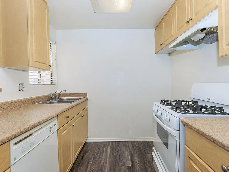 Mountain Creek Apartments — Photo 10