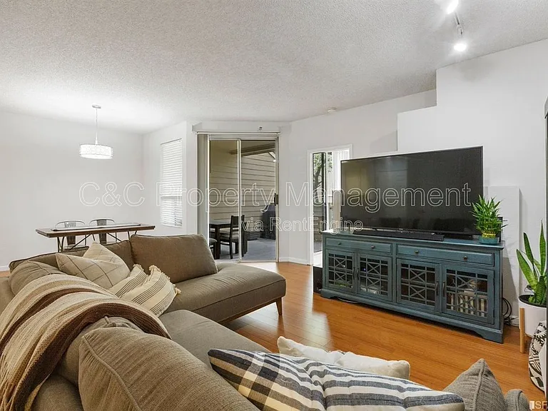 34573 Falls Ter — Photo 8