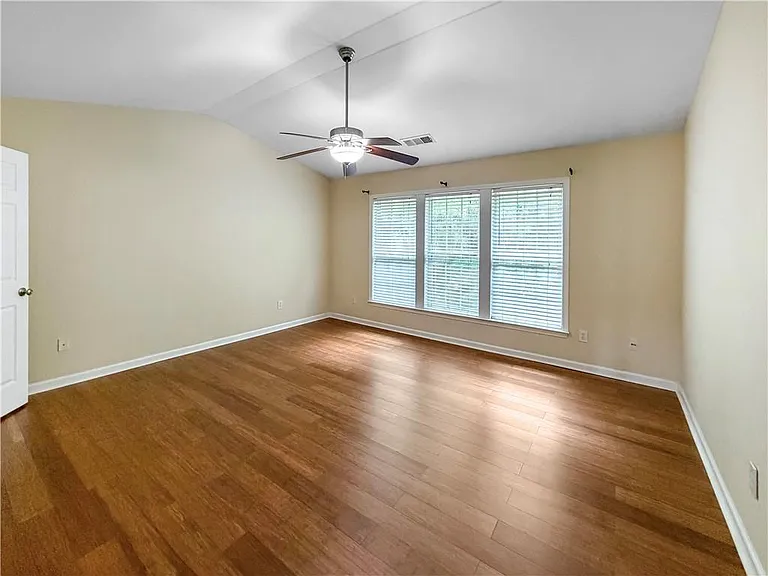 2380 Fairlie Dr — Photo 14
