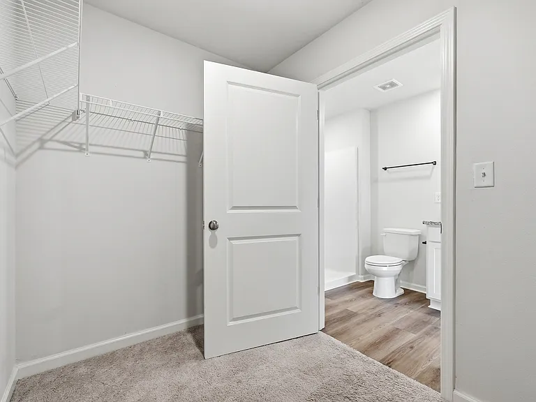 136 Pfitzer Ct — Photo 40