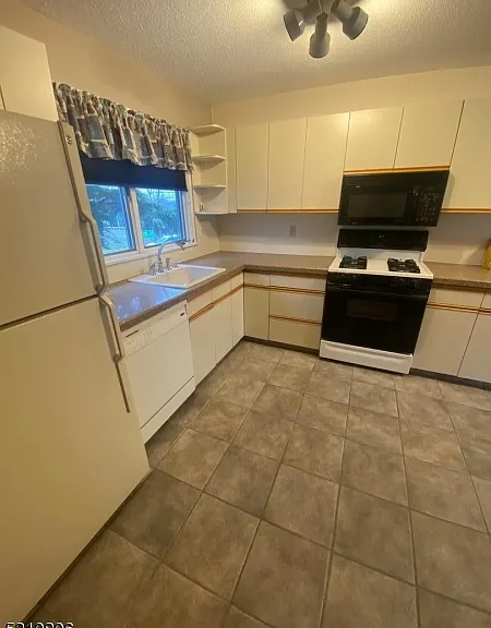 465 Colfax Ave — Photo 6