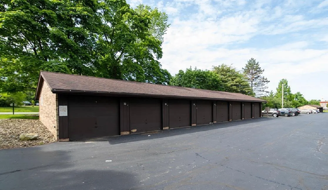 3245 Mayfield Rd — Photo 2