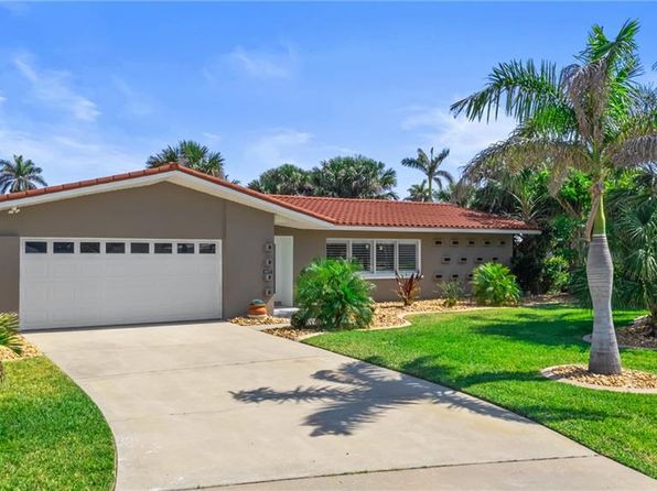 1017 Dolphin Dr, Cape Coral, FL 33904