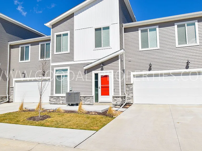 853 NE Iris Ave — Photo 12