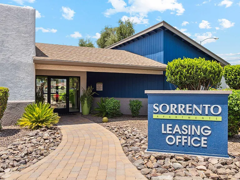 Sorrento Apartments — Photo 29