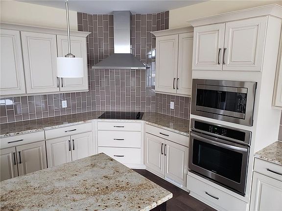 4th image of 2 Terrace Pl #A