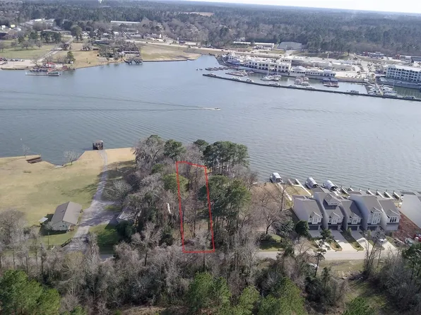 15085 Marina Dr, Montgomery, TX 77356