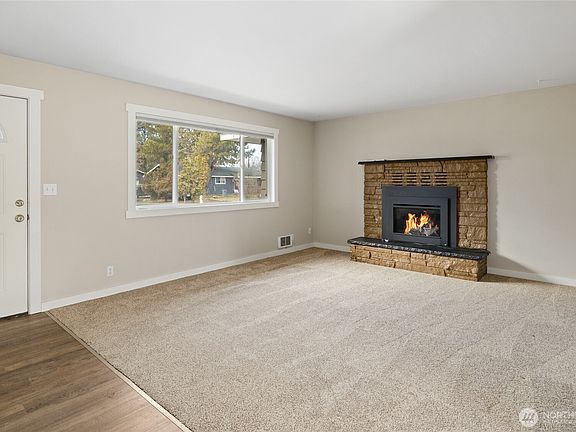 4th image of 702 S Tamarack Street