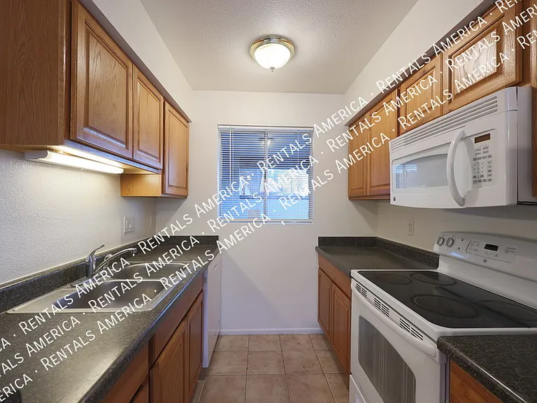 9029 W Elm St #8 — Photo 15