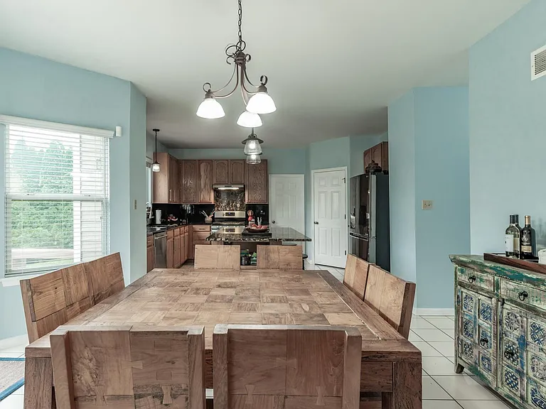 Eat in kitchen