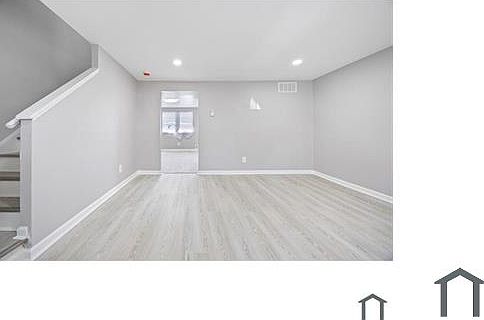 4th image of 2029 Barry Rd