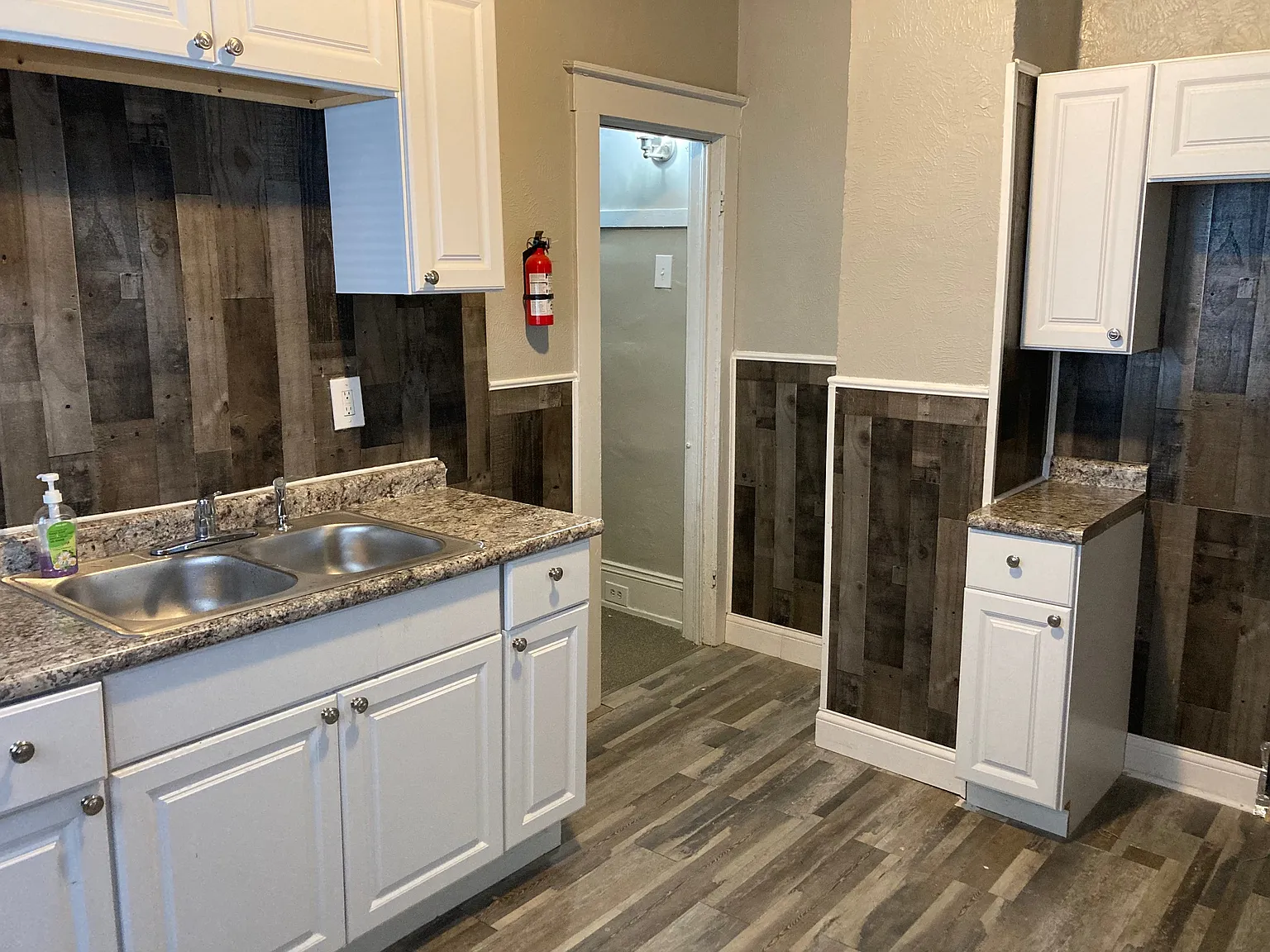 5 bed, 1.5 bath, 2000 sqft, $1,800 — Photo 4