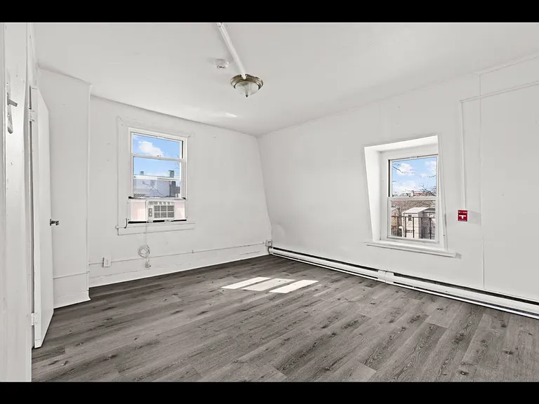 1113 Ferry St #3 — Photo 1