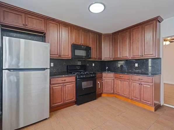 337 Summit Avenue image 4 of 25