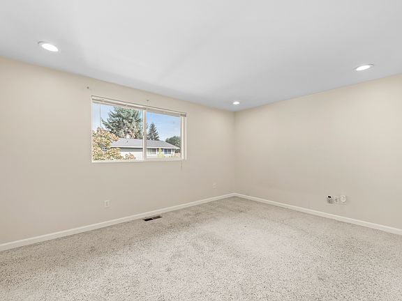 4th image of 9758 NE 134th Pl