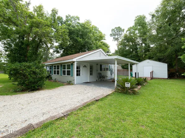 1548 Margie St, Waveland, MS 39576