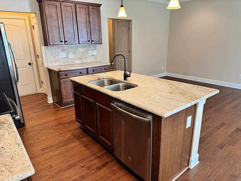 4025 Canterwood Dr — Photo 8