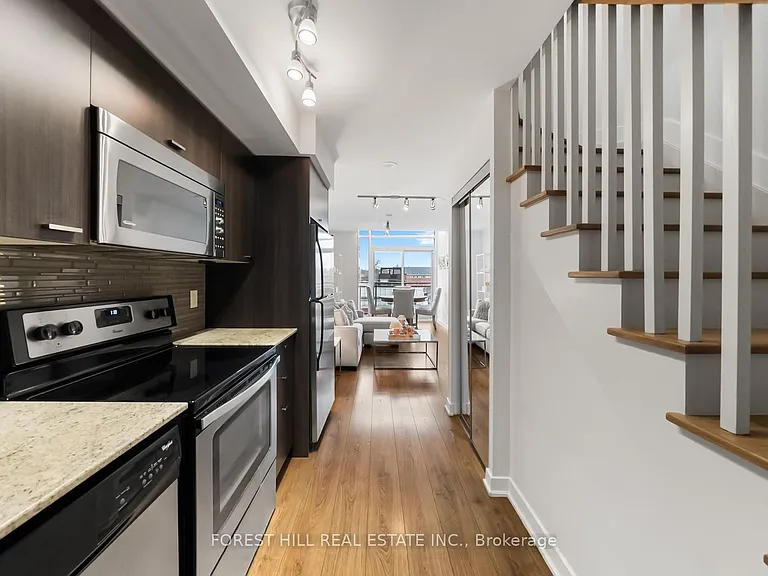 775 King St W #425 — Photo 10